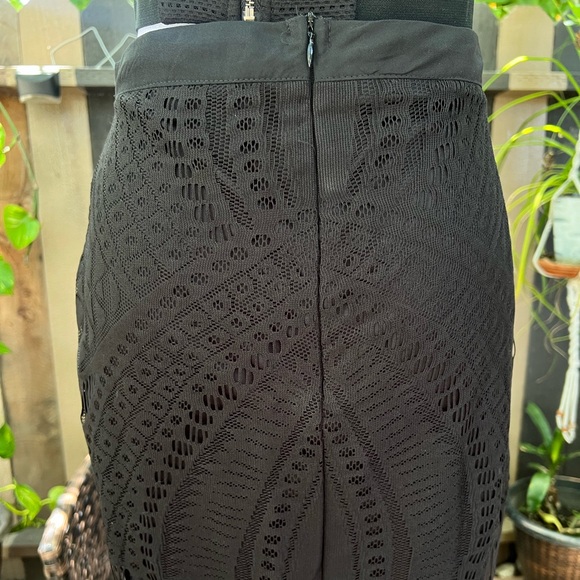 Black cutout skirt with fringe detailing - Picture 5 of 9